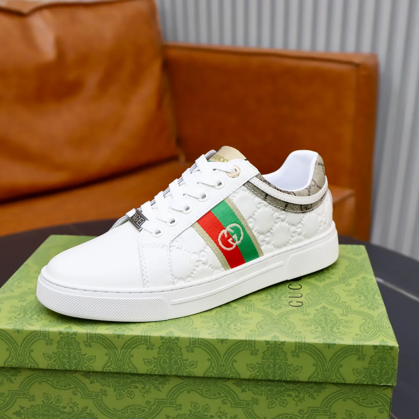 Ex-factory price: 440💰🙅‍♂️🙅‍♂️🙅‍♂️ Brand: GUCCI Standard code: 38-44 (45 customized) Grade: Same as the official website Material: Original material splicing Comfortable and breathable lining Lightweight and wear-resistant sports outsole Style category: Men's fashionable casual shoes Running sneakers Distinguished luxury brand elements Top luxury Color: actual picture color